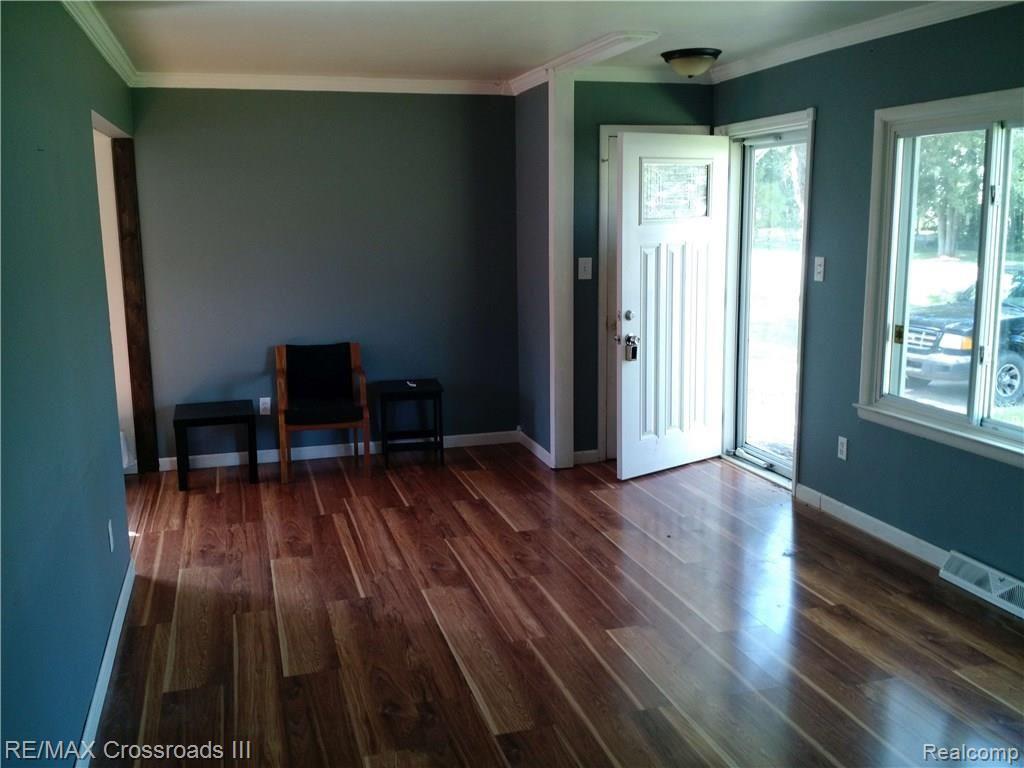 21819 Bohn Road Belleville, MI 48111 - Photo 2 of 3 Bohn Living Room.jpg