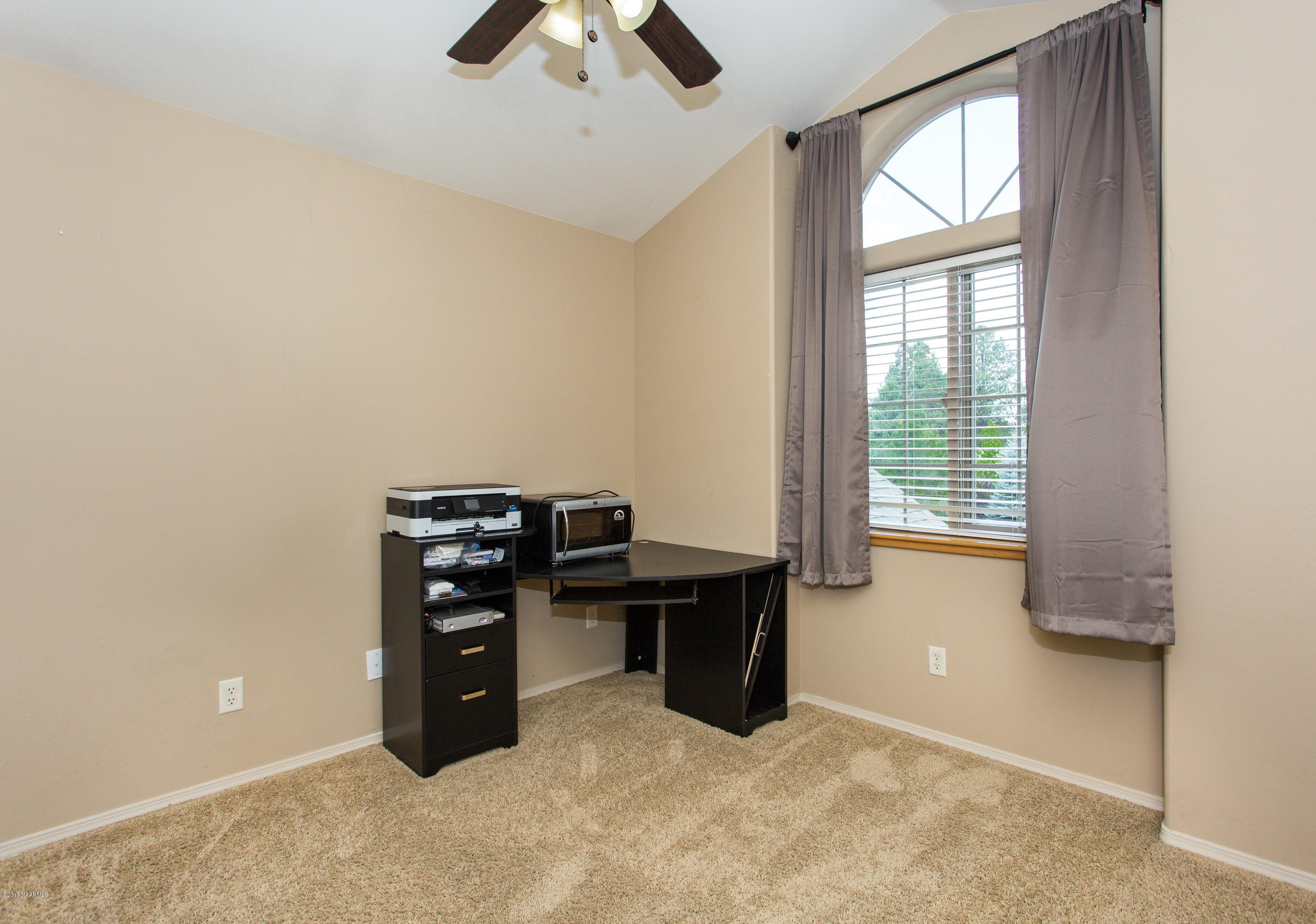 36 West Quartz Road Flagstaff, AZ 86005 - Photo 18 of 26 Bedroom 4 of 5