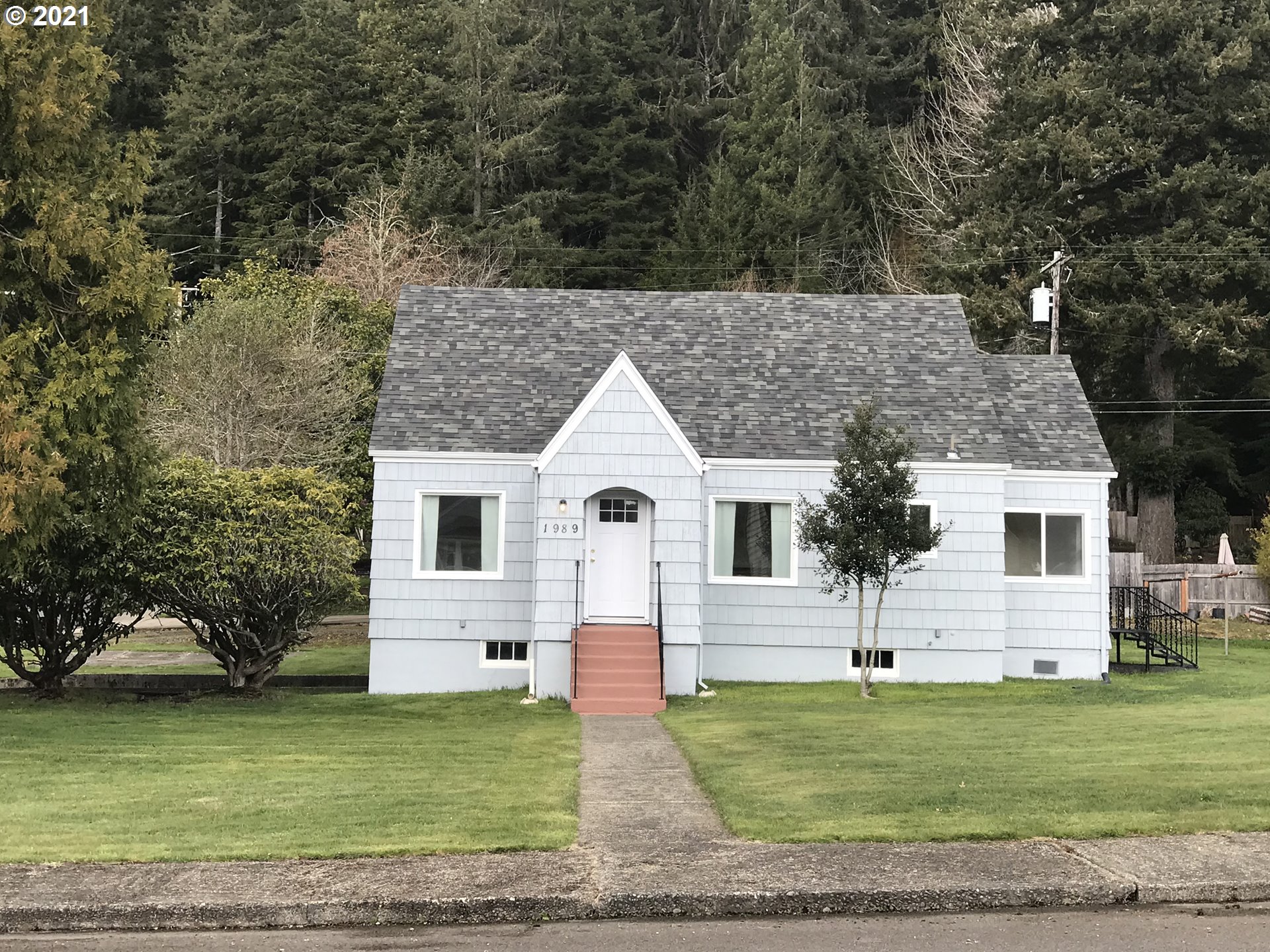 1989 Hawthorne Avenue Reedsport, OR 97467 - Photo 1 of 30 Gallery Image 1