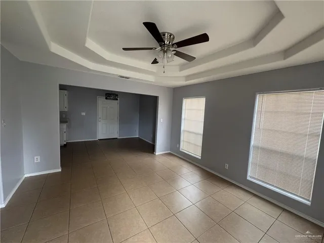 a view of a livingroom with a ceiling fan