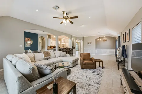 $375,000 | 153 Greenridge Circle, League City, TX 77573