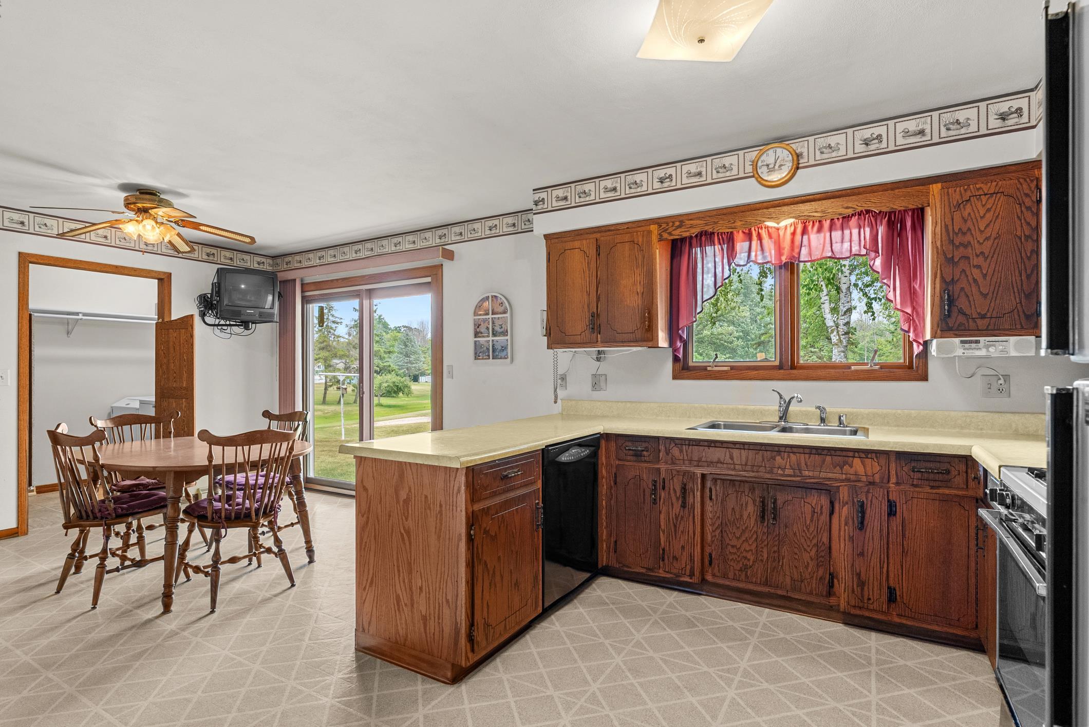414 North 6th Street Reedsville, WI 54230 - Photo 9 of 34 Built-in dishwasher