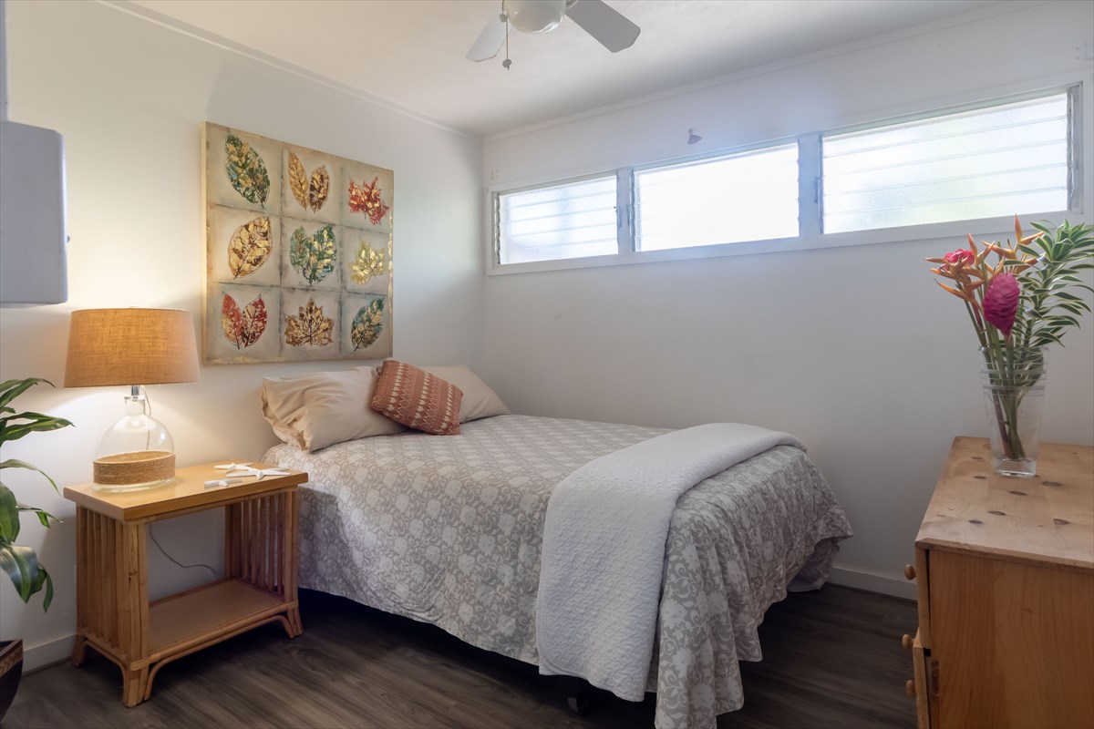 4517 Kala Road Kekaha, HI 96752 - Photo 11 of 19 a bedroom with a bed and a window