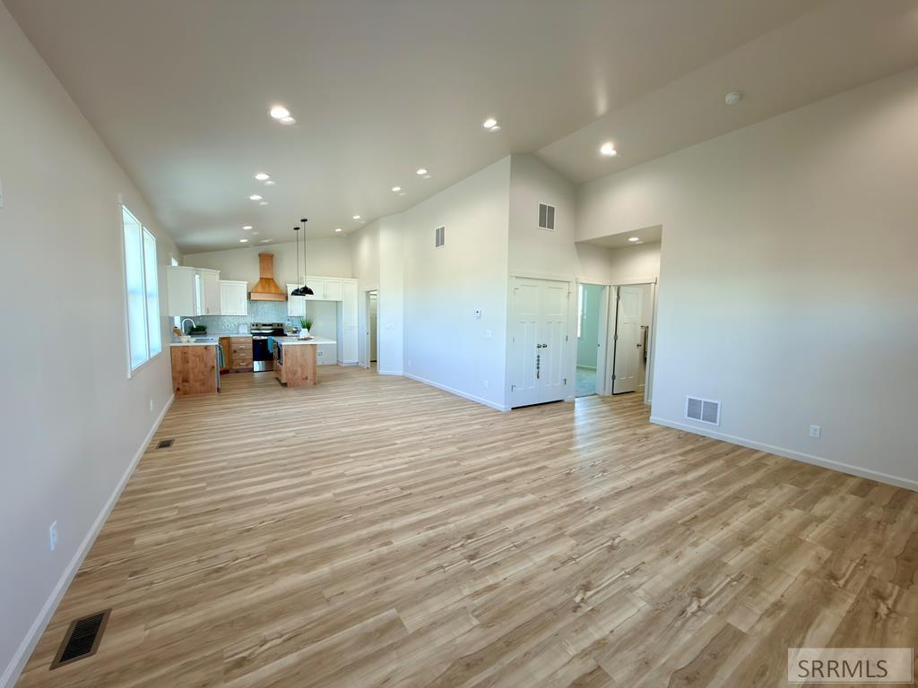 1073 Alpine Avenue Chubbuck, ID 83202 - Photo 4 of 32