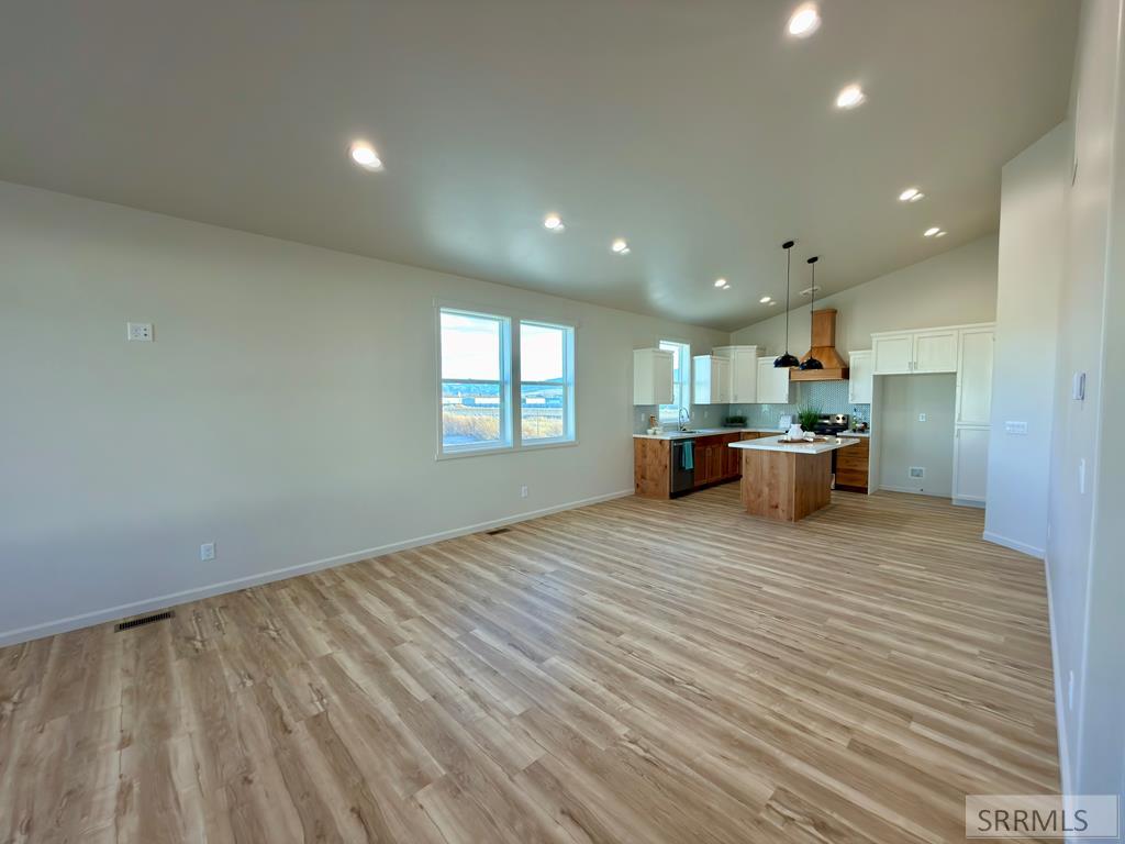 1073 Alpine Avenue Chubbuck, ID 83202 - Photo 8 of 34