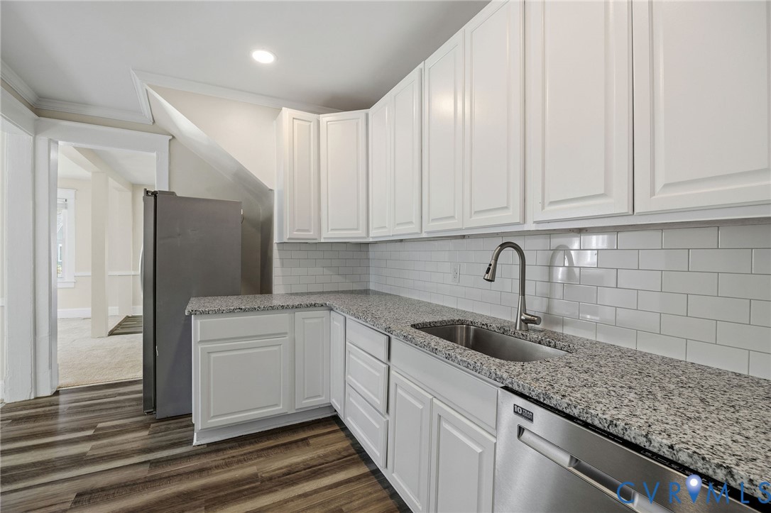 623 Colonial Avenue Colonial Heights, VA 23834 - Photo 24 of 44 a kitchen with stainless steel appliances granite countertop a sink stove and refrigerator