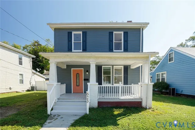 a view of a house with a yard and plants