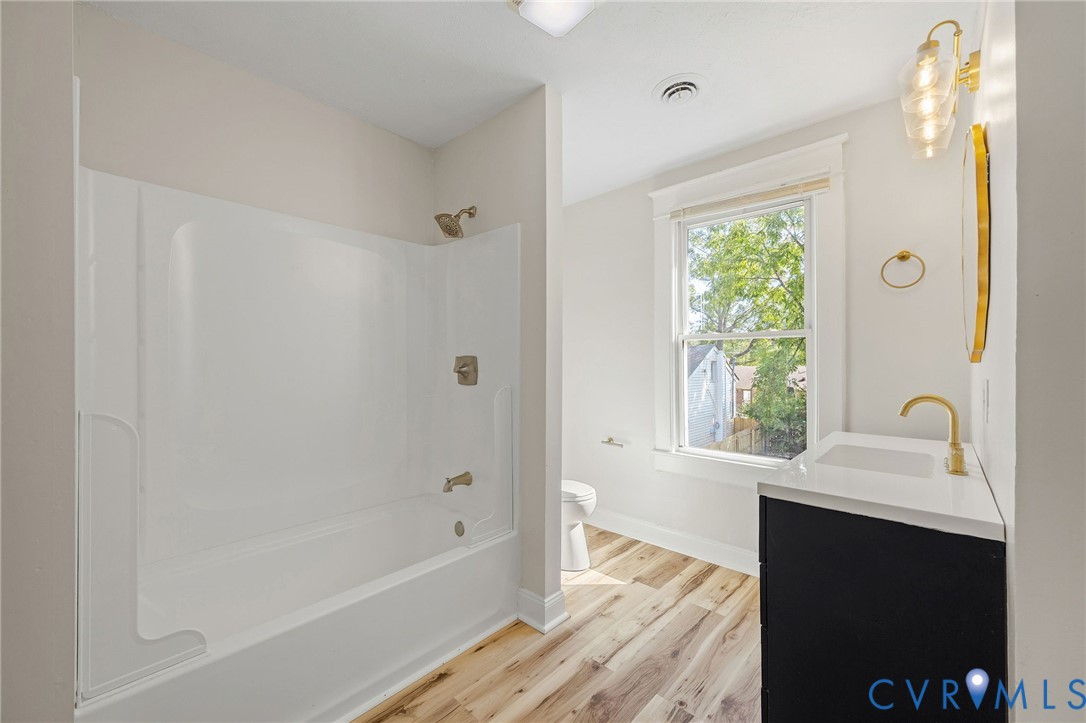 623 Colonial Avenue Colonial Heights, VA 23834 - Photo 38 of 44 a bathroom with a bathtub and a sink