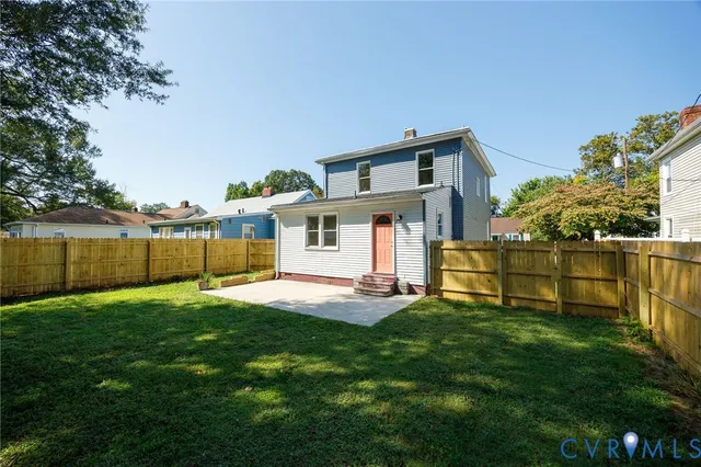 a view of a backyard with green space