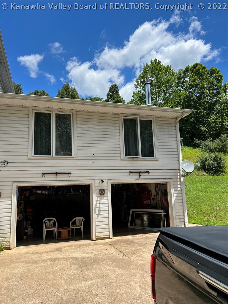 8297 Charleston Road Walton, WV 25286 - Photo 6 of 47 2 Car Heated Garage