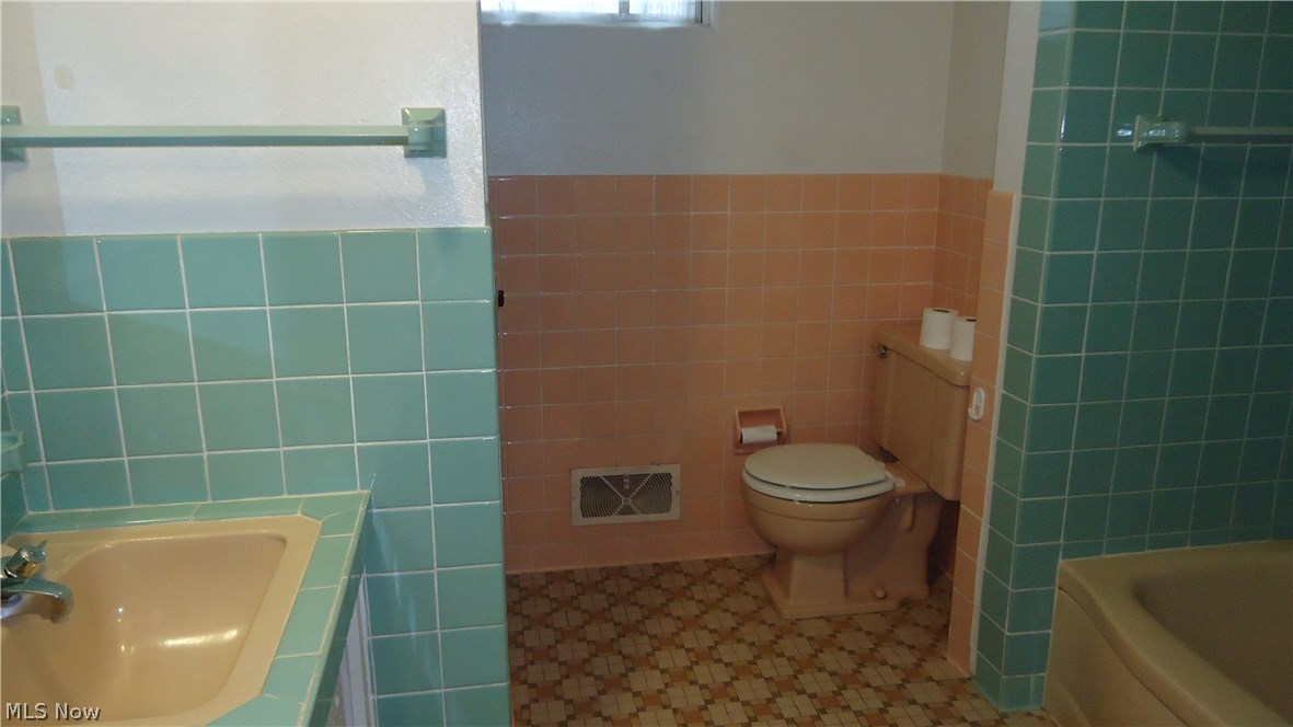 4555 Dryden Court Southwest Canton, OH 44708 - Photo 18 of 24 Gallery Image 18