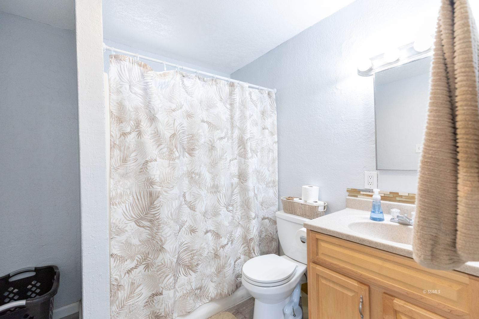 234 Panamint Avenue Ridgecrest, CA 93555 - Photo 16 of 25 a bathroom with a granite countertop toilet and a sink