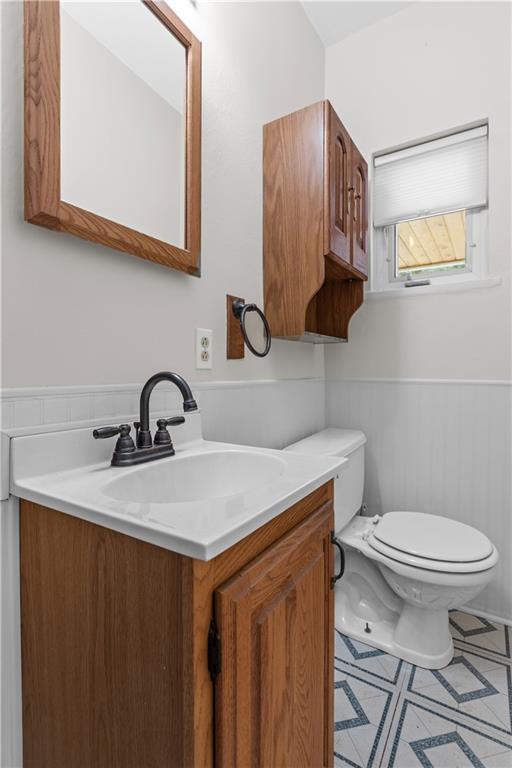 1580 Brush Run Road Washington, PA 15301 - Photo 20 of 27 a bathroom with a toilet sink and mirror