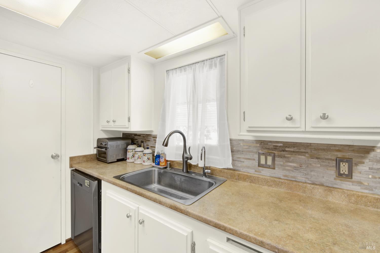 199 Lemon Tree Circle Vacaville, CA 95687 - Photo 16 of 56 Newer Dishwasher