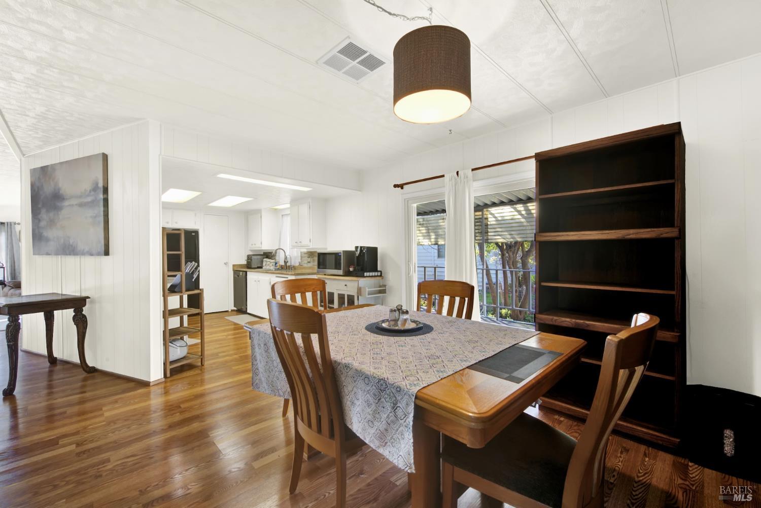 199 Lemon Tree Circle Vacaville, CA 95687 - Photo 20 of 56 Dining Area