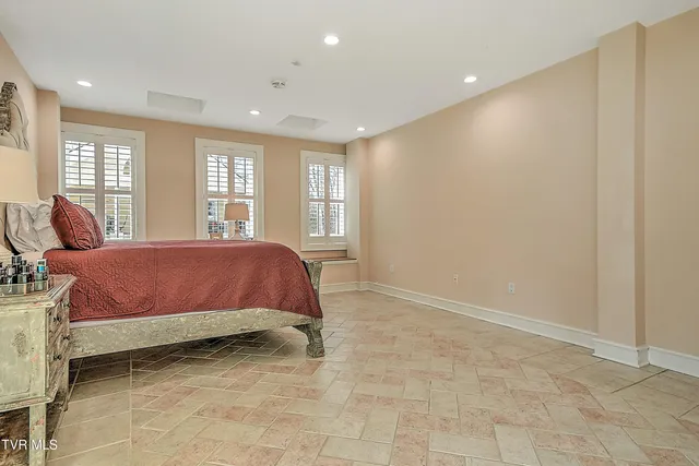 $1,850,000 | 408 Fairway Estates Drive, Blountville, TN 37617