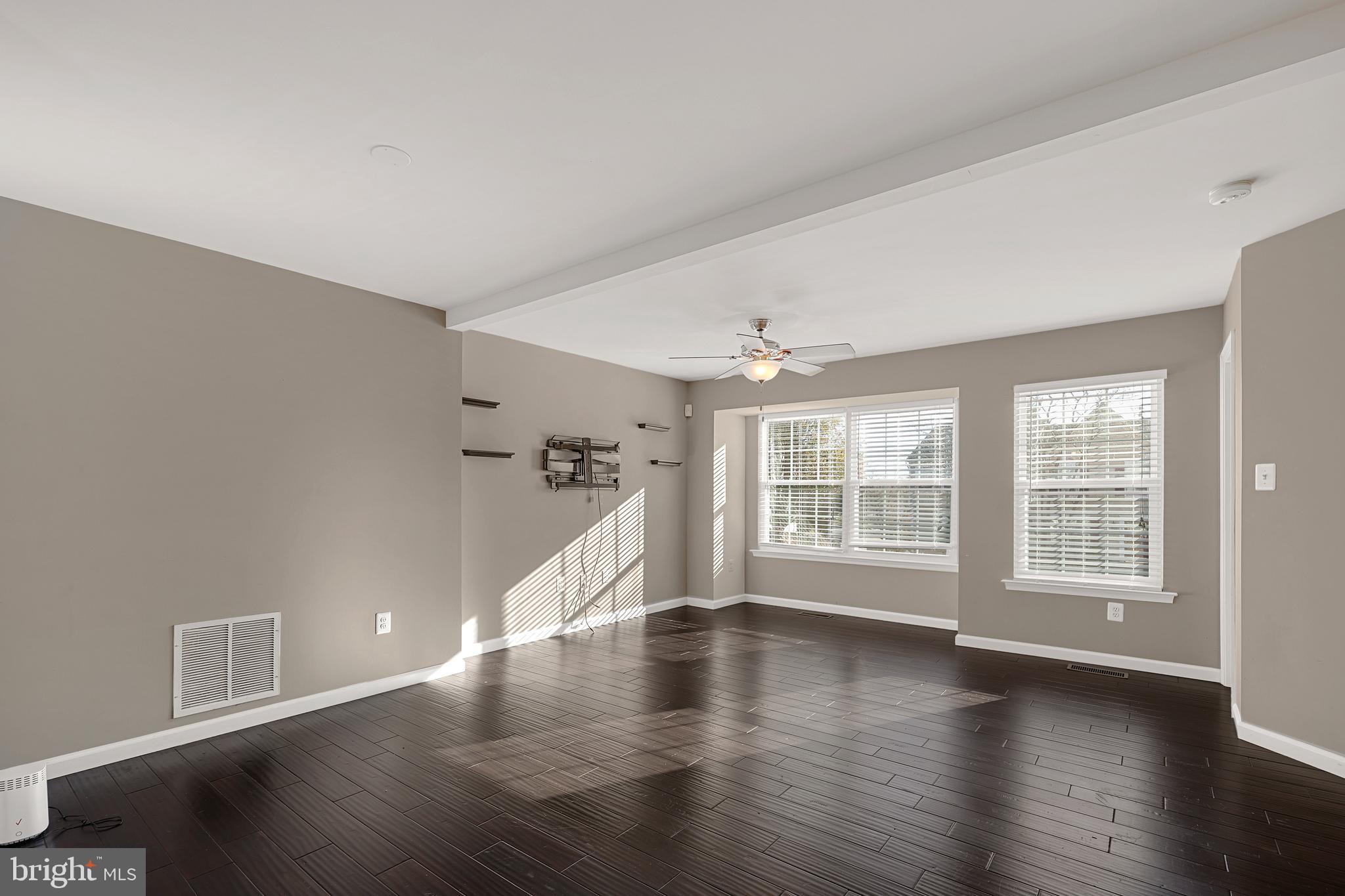 17381 Sligo Loop Dumfries, VA 22026 - Photo 3 of 32