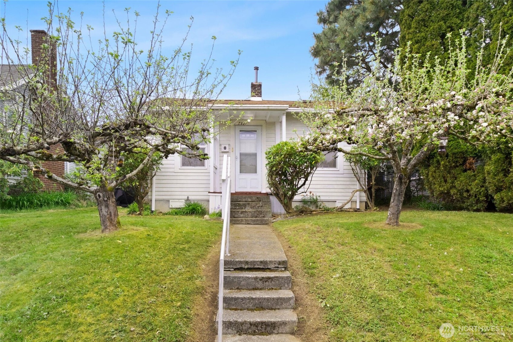 2431 Franklin Street Bellingham, WA 98225 - Photo 1 of 26 a front view of a house with garden