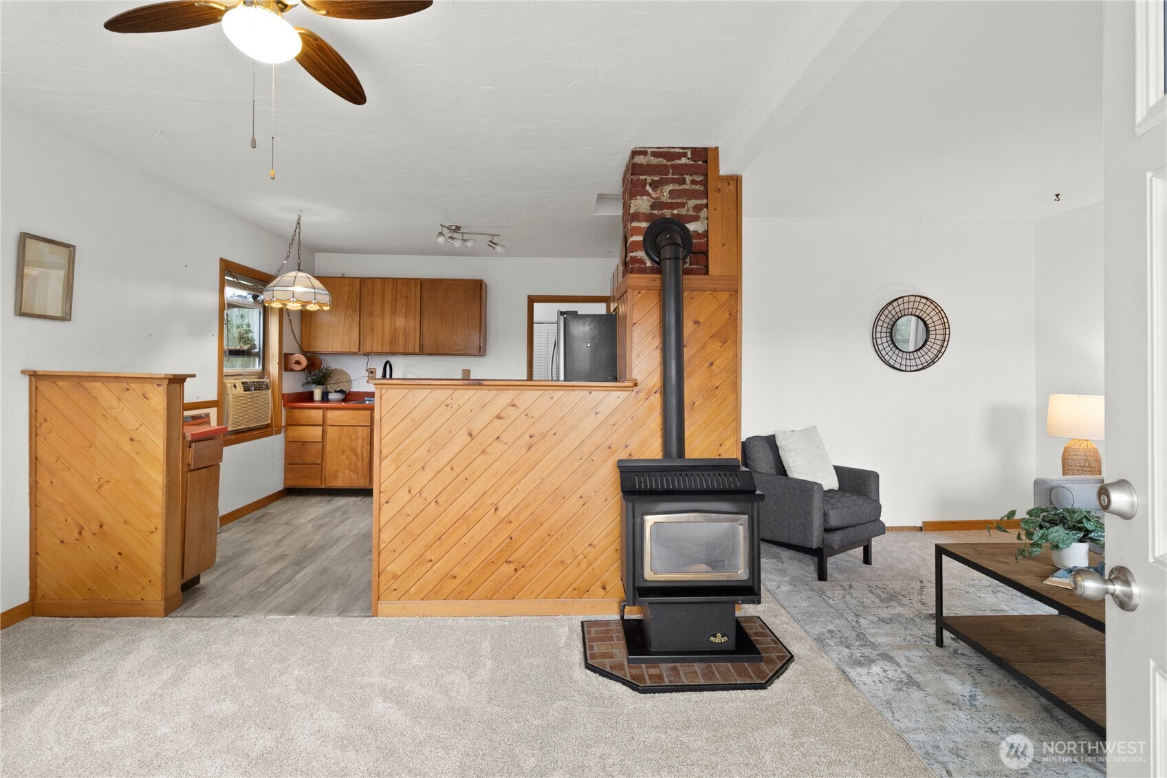 2431 Franklin Street Bellingham, WA 98225 - Photo 6 of 26 a living room with furniture and kitchen view