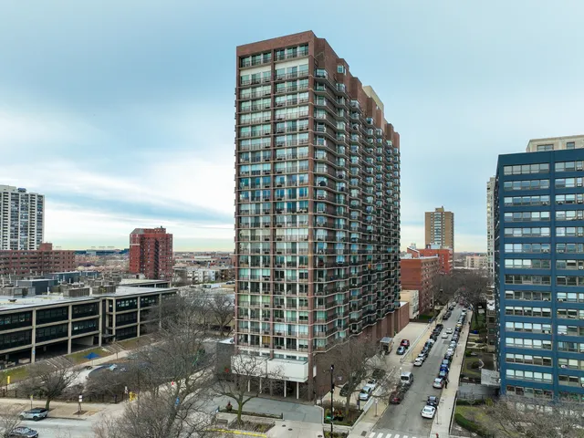 $275,000 | 4170 North Marine Drive, Unit 10D, Chicago, IL 60613