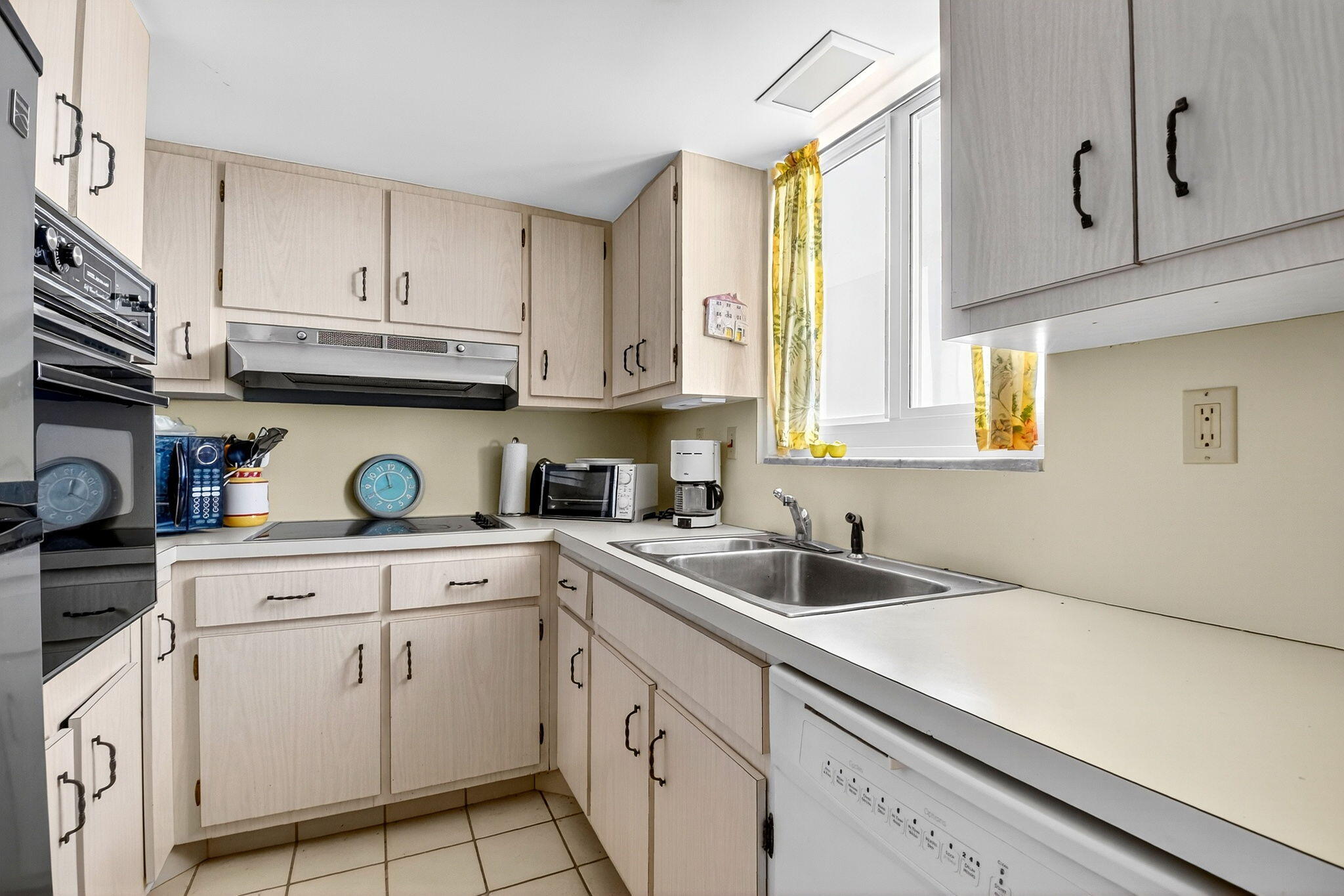 2505 South Ocean Boulevard, Unit 601 Palm Beach, FL 33480 - Photo 22 of 56 24-web-or-mls-DSC_5551