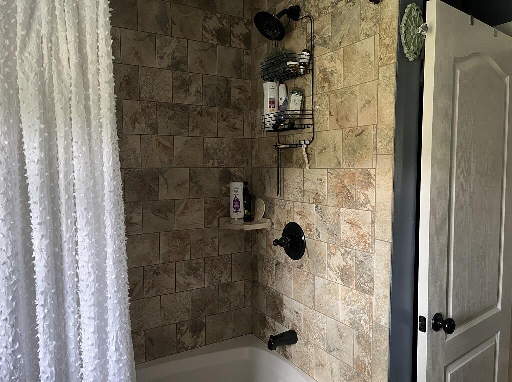 749 Hinckley Road Clinton, ME 04927 - Photo 18 of 42 Shower/Tub