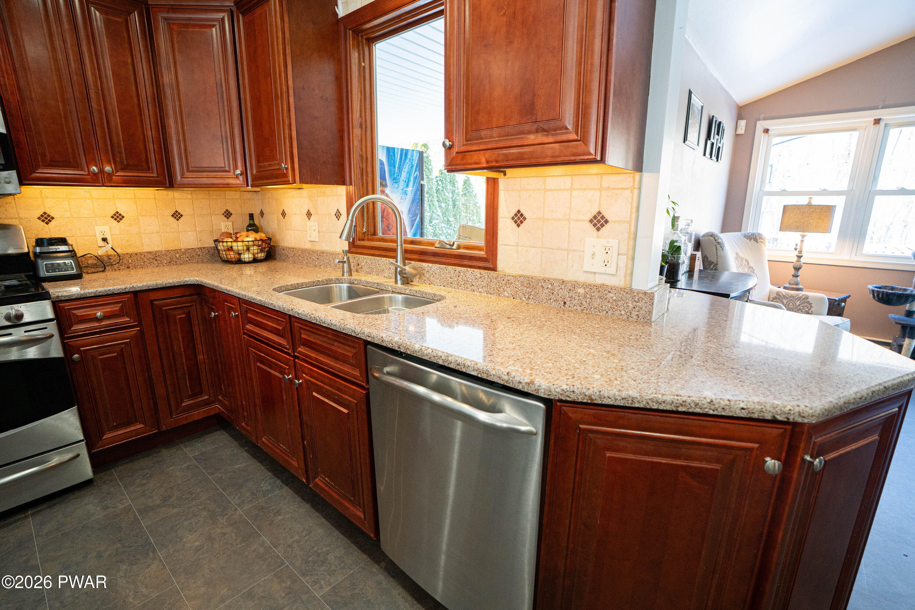 125 Rinaldi Drive Taylor, PA 18517 - Photo 12 of 49