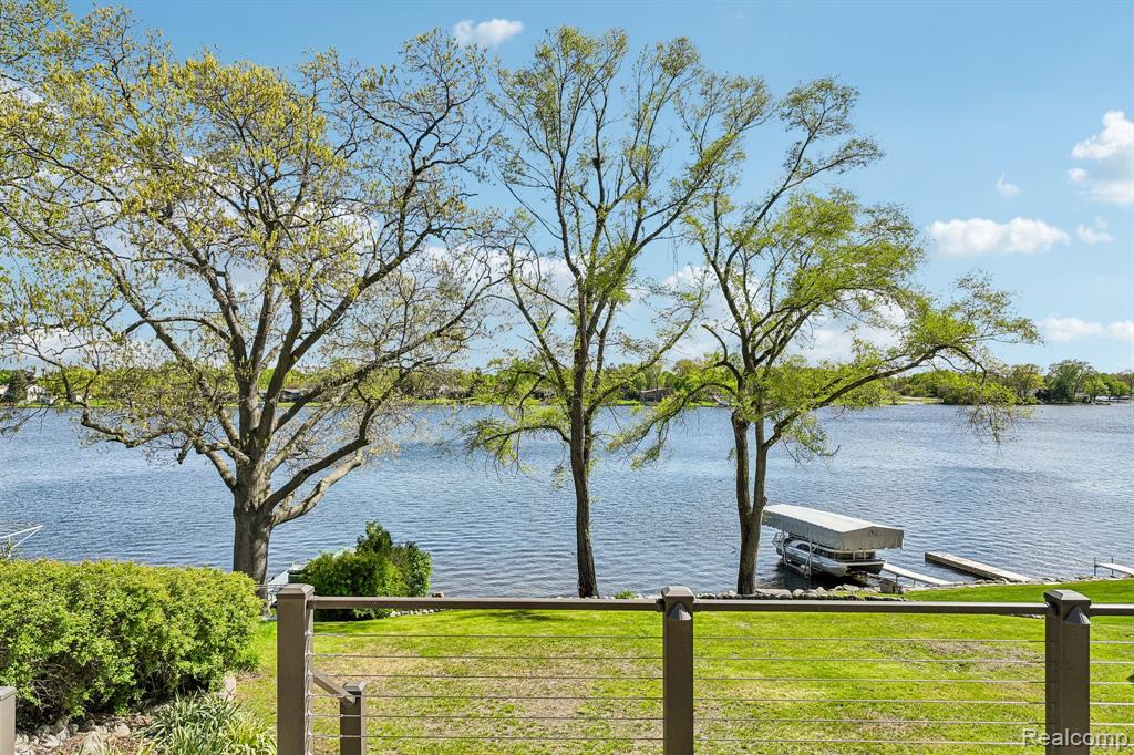 3641 Mann Road Clarkston, MI 48346 - Photo 3 of 63