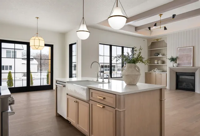 $789,900 | 7131 Alvie Lane, Bettendorf, IA 52722