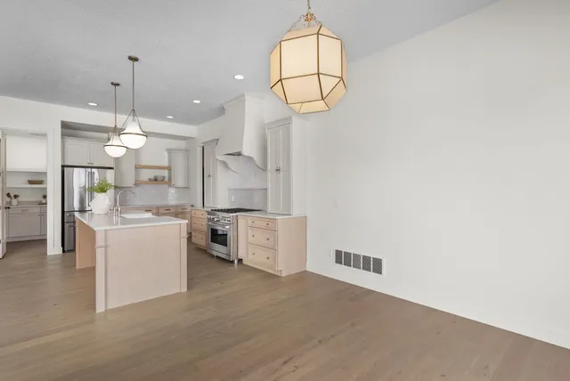 $789,900 | 7131 Alvie Lane, Bettendorf, IA 52722