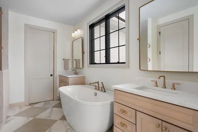 $789,900 | 7131 Alvie Lane, Bettendorf, IA 52722