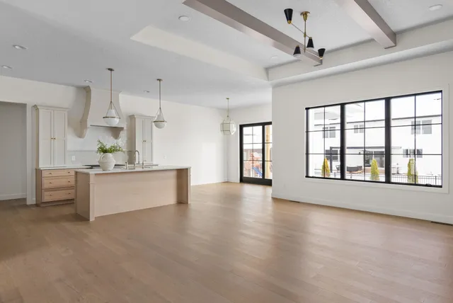 $789,900 | 7131 Alvie Lane, Bettendorf, IA 52722