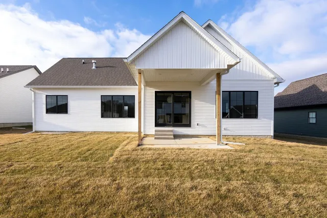 $789,900 | 7131 Alvie Lane, Bettendorf, IA 52722