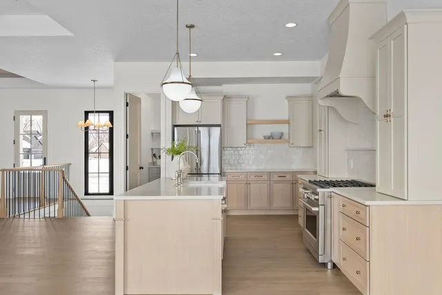 $789,900 | 7131 Alvie Lane, Bettendorf, IA 52722