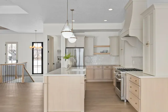 $789,900 | 7131 Alvie Lane, Bettendorf, IA 52722