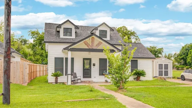 $249,900 | 1256 2nd Street, Clute, TX 77531