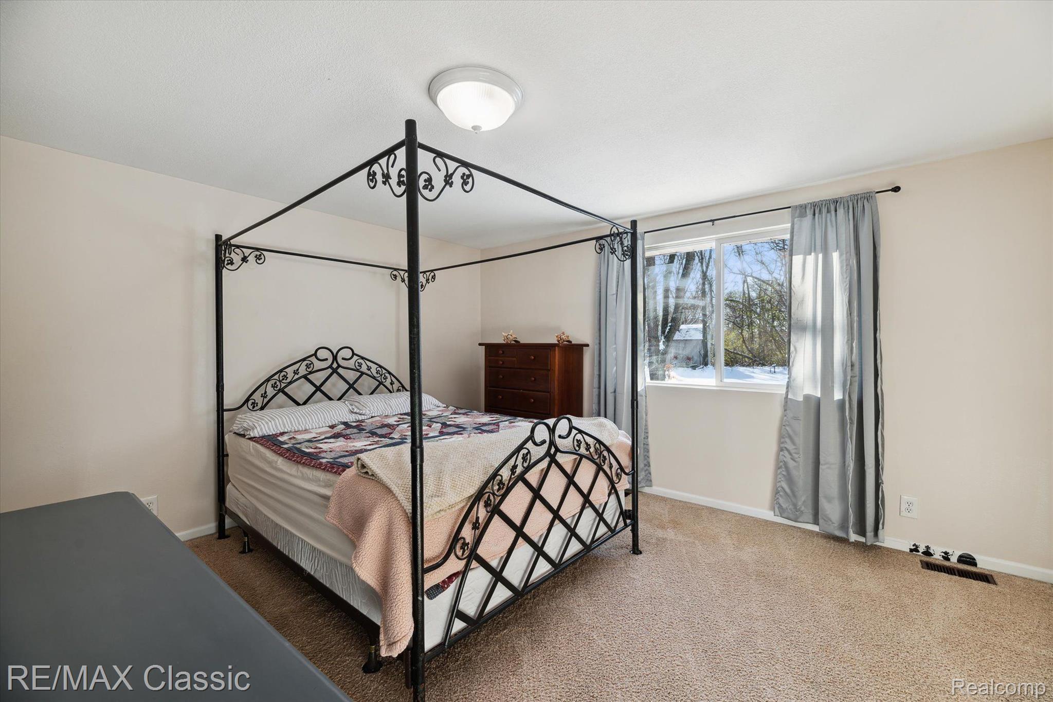1712 Ridge Road White Lake, MI 48383 - Photo 19 of 33 Gallery Image 19
