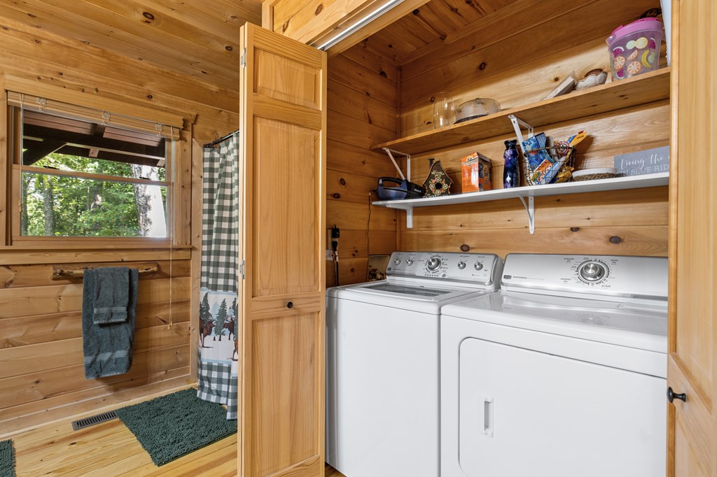 16 Enchanting Circle Morganton, GA 30560 - Photo 19 of 57 a utility room with dryer and washer