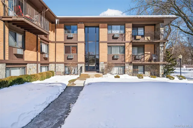 $165,000 | 10 Oakwood Terrace, Unit 67, New Windsor, NY 12553