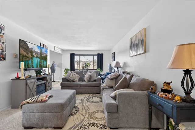 $165,000 | 10 Oakwood Terrace, Unit 67, New Windsor, NY 12553