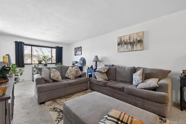 $165,000 | 10 Oakwood Terrace, Unit 67, New Windsor, NY 12553