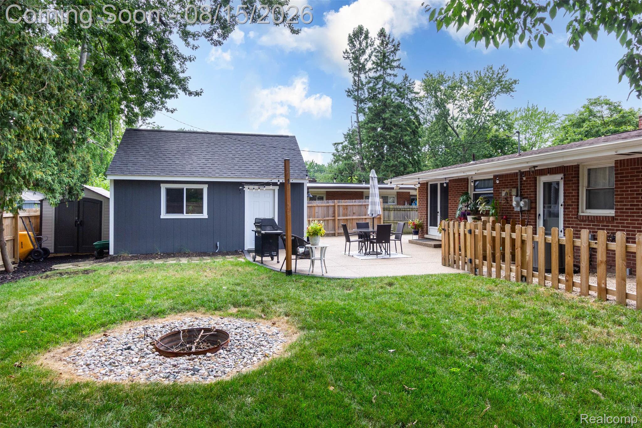 29604 Chelmsford Road Southfield, MI 48076 - Photo 35 of 39 yard (3).jpg