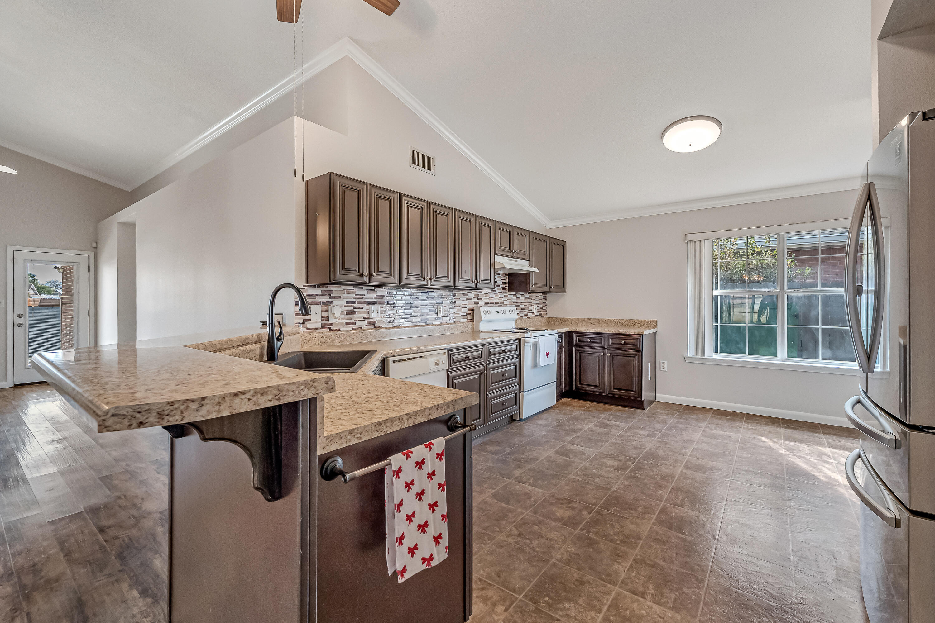 9773 Leeward Way Navarre, FL 32566 - Photo 14 of 43 Breakfast Bar