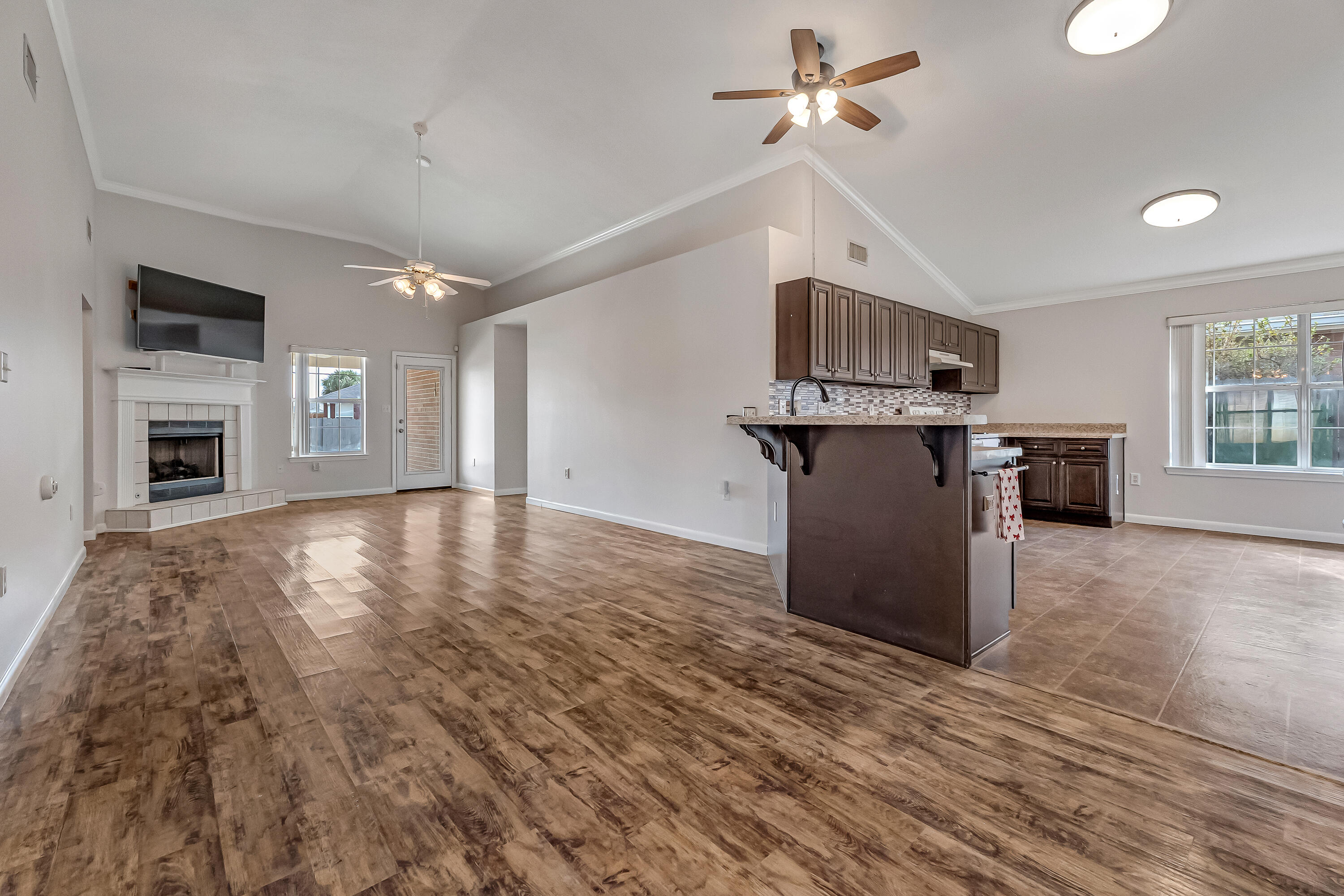 9773 Leeward Way Navarre, FL 32566 - Photo 21 of 43 Kitchen/Great Room
