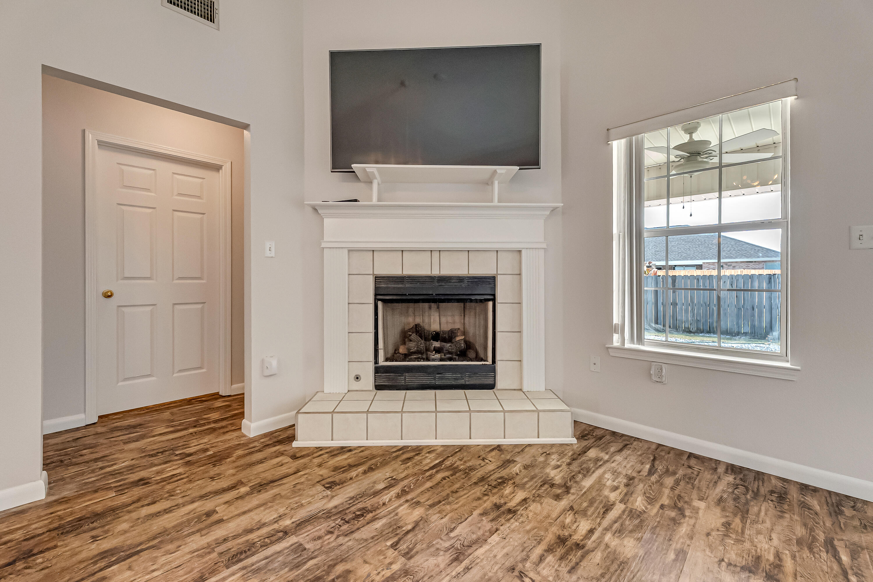 9773 Leeward Way Navarre, FL 32566 - Photo 22 of 43 Fireplace