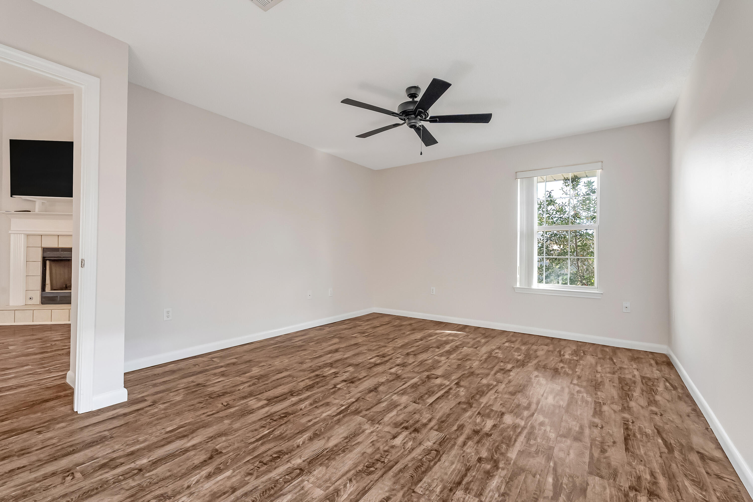 9773 Leeward Way Navarre, FL 32566 - Photo 24 of 43 Owners Suite