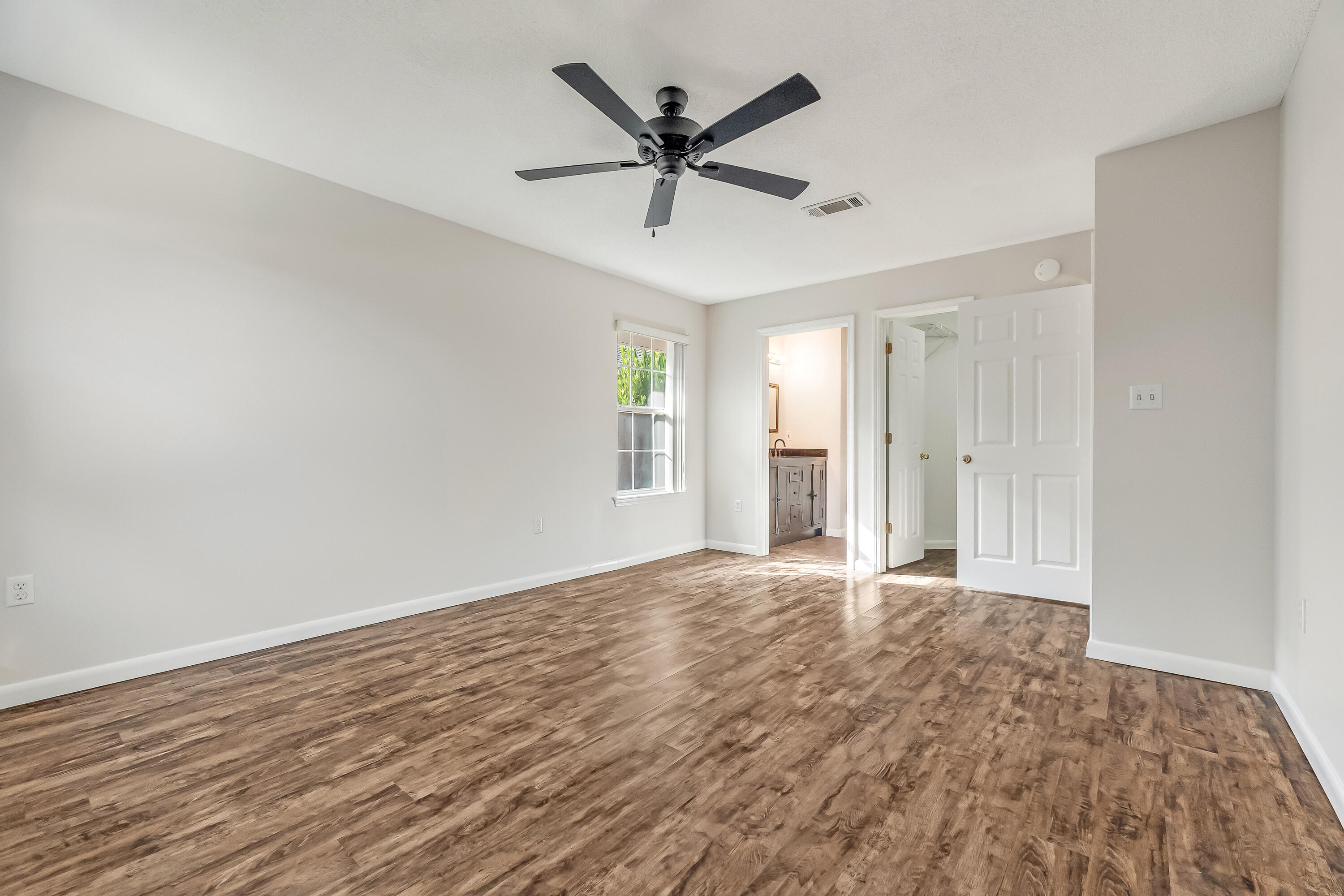 9773 Leeward Way Navarre, FL 32566 - Photo 25 of 43 Owners Suite