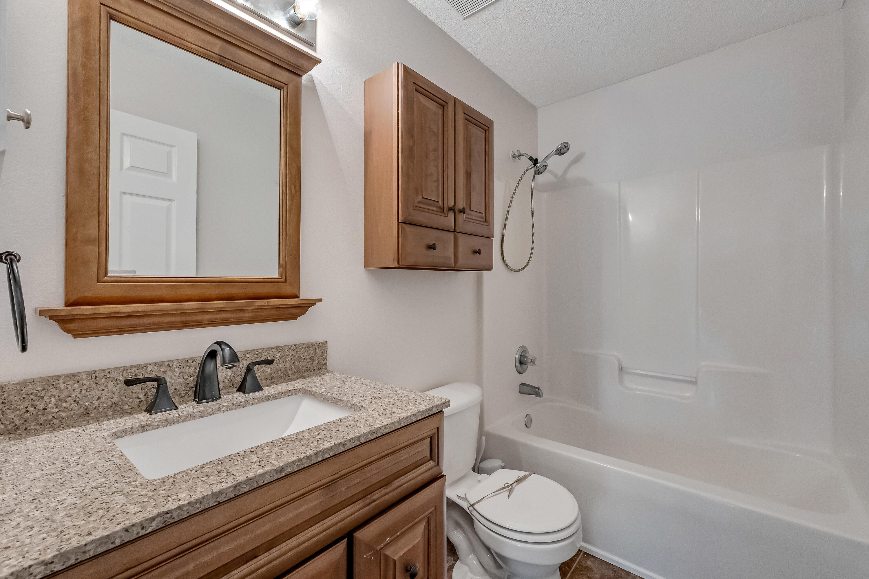 9773 Leeward Way Navarre, FL 32566 - Photo 32 of 43 Hall Bathroom