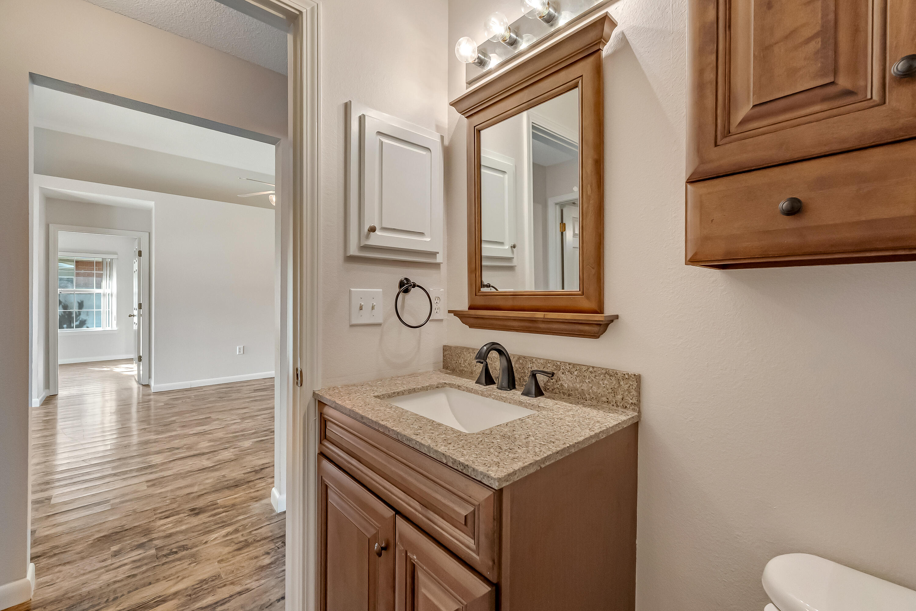 9773 Leeward Way Navarre, FL 32566 - Photo 33 of 43 Hall Bathroom