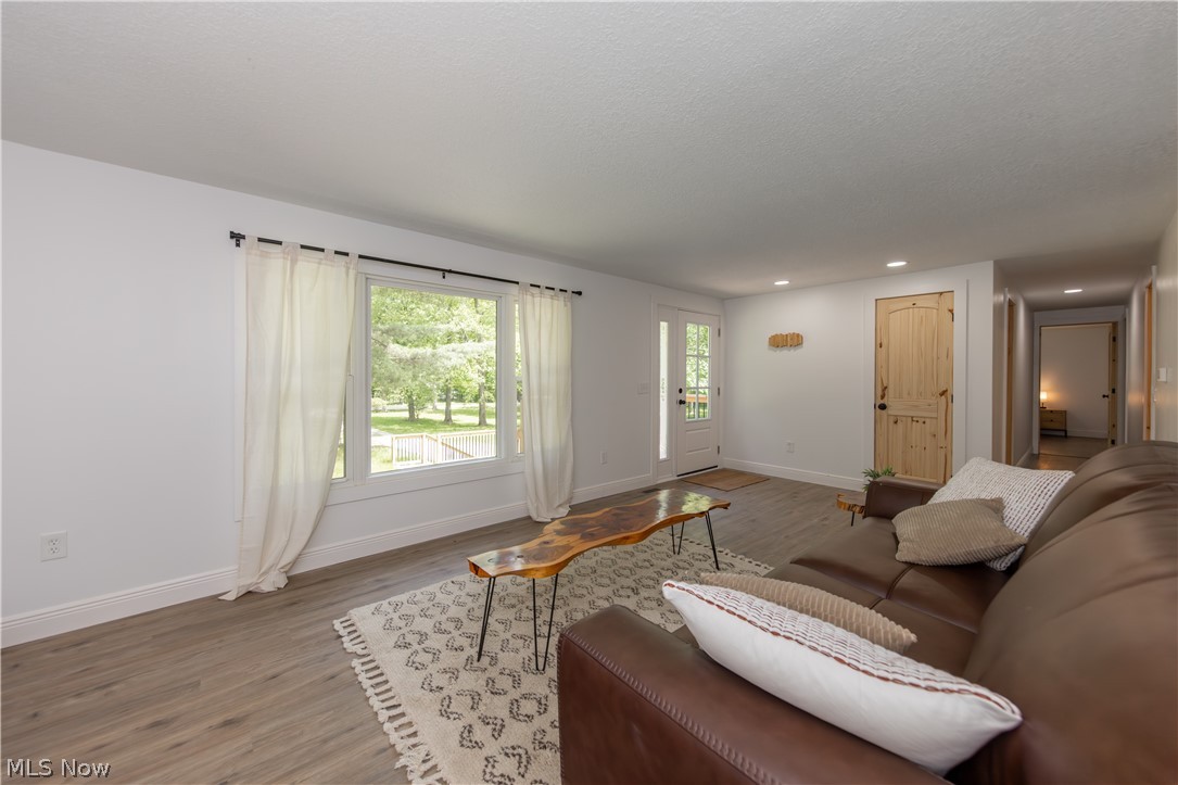 12133 Snow Road Burton, OH 44021 - Photo 4 of 46
